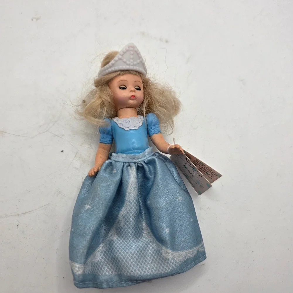 2010 Madame Alexander Cinderella Doll McDonald's Happy Meal 5